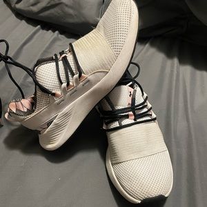 Under Armour Sneakers